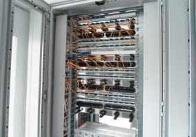 19-Zoll-Datenschrank mit LWL-Technik